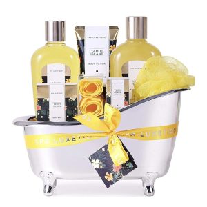 Cool Bachelorette Gifts for the Bride: Spa Gift Set