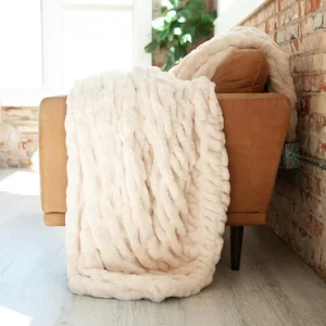 Housewarming Gift Ideas: Cozy Throw Blanket